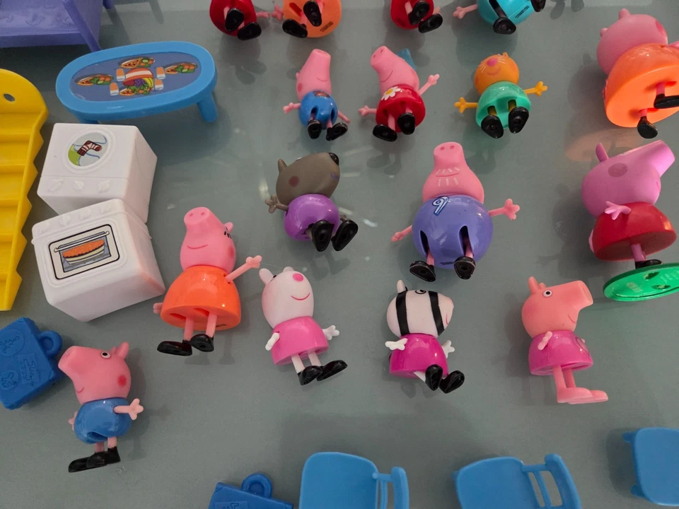 PEPPA PIG SET OF 44 FIGURES & PLAYSET FURNITURE ACCESSORIES PIECES Hasbro Toys - Image 4 of 4