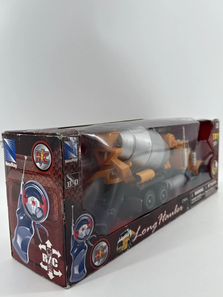 New Ray Peterbilt 379 Cement Mixer Truck 1:32 Sound - Image 4 of 4