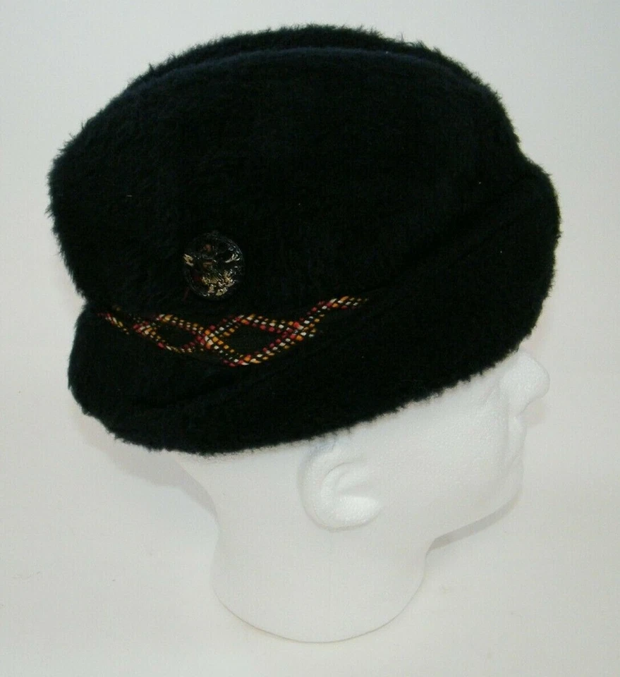 CHAPÉU DE PELE SINTÉTICA VINTAGE COM EMBLEMA DE PEDIDO DE ALCE PAP - Imagem 3 de 4