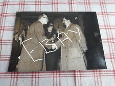 Dr Alain Bombard présentation médaille mérite maritime Photo presse Delhay 1954