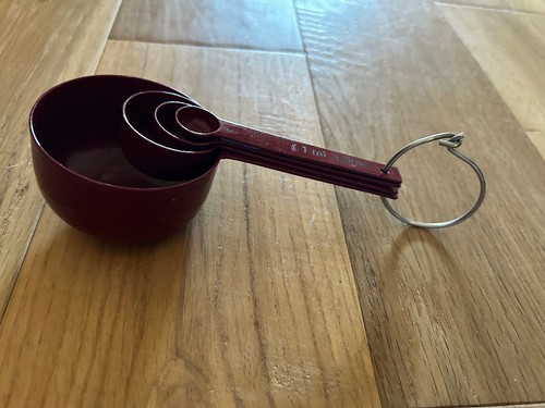 Burgundy Red Metal Enamel Measuring Cups from H&M Home Baking Cooking - Picture 4 of 4