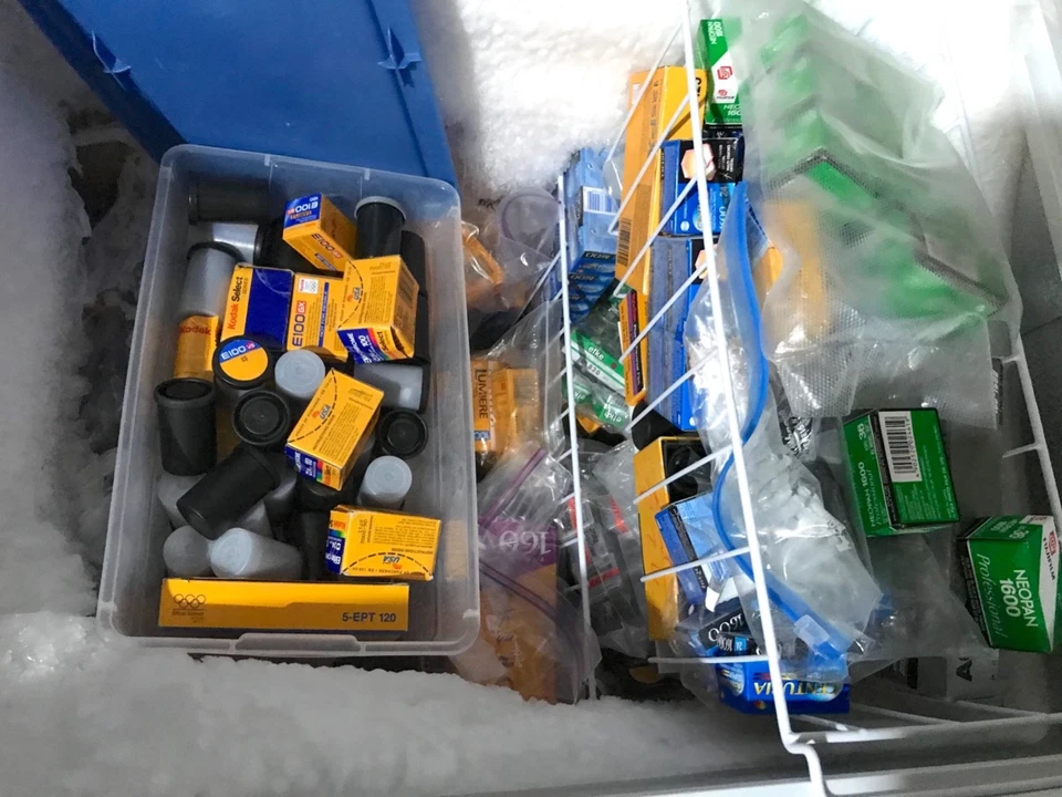 2 rollos de película impresa Adox 35 mm en blanco y negro CHS 100 Art Series 2012 - Frozen Foto 3 de 3