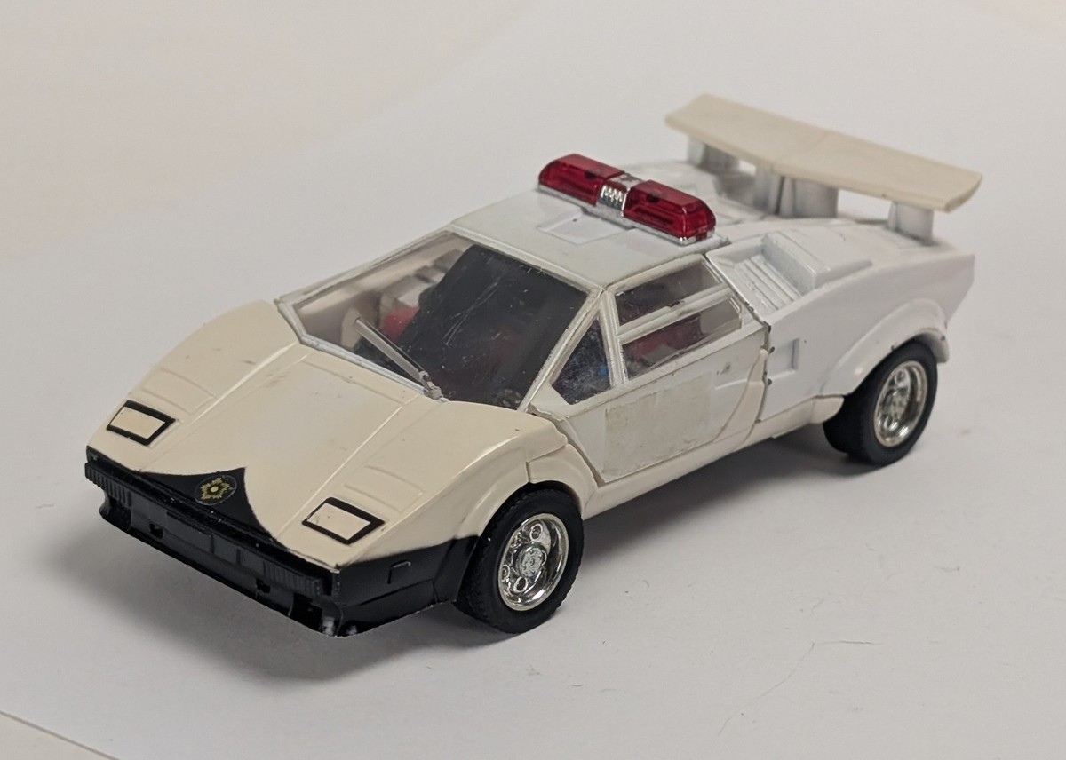 Takara Diaclone No. 19 New Countach LP500S Police Car Action
