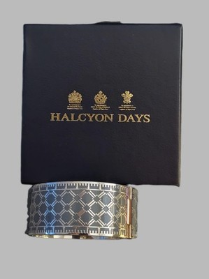 Halcyon Days breiter Emaille Armreif, silberfarben, blau/grau mit Original Box