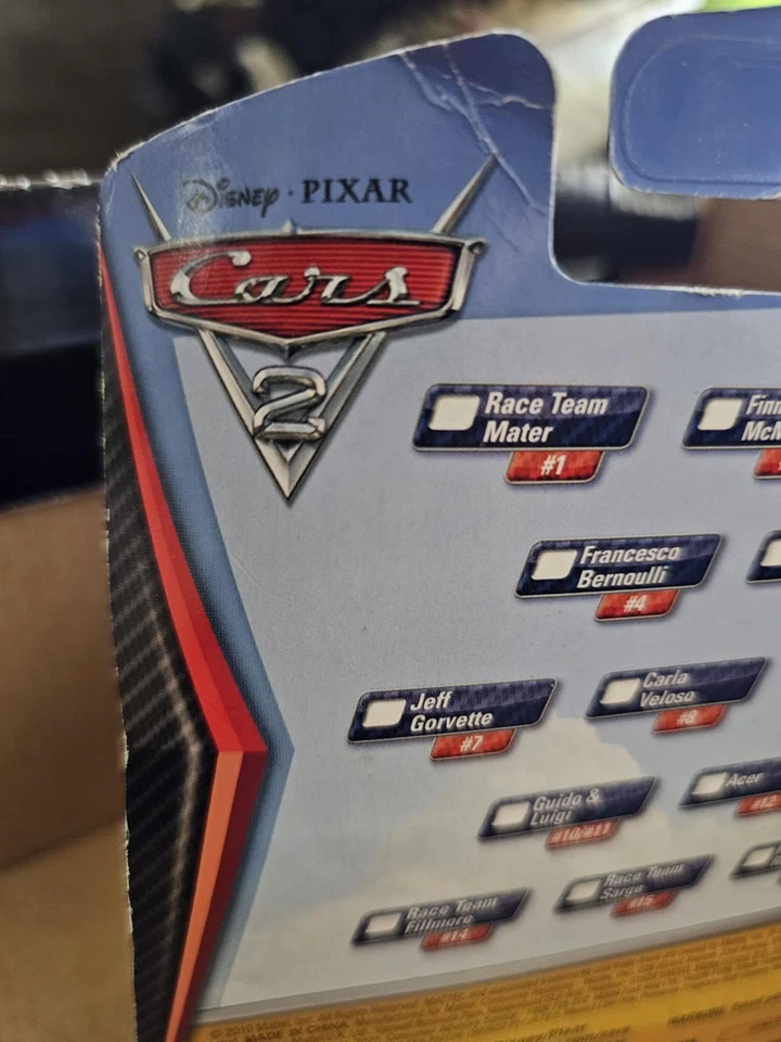 Diecast Disney Cars 2 (2010) #1 Race Team Mater Foto 4 de 4