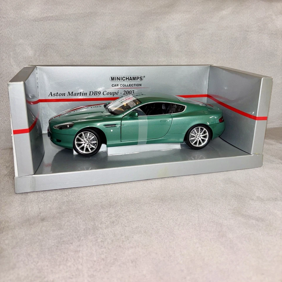 Aston Martin DB9 Coupé 2003 Green 1:18 Minichamps - Immagine 2 di 4