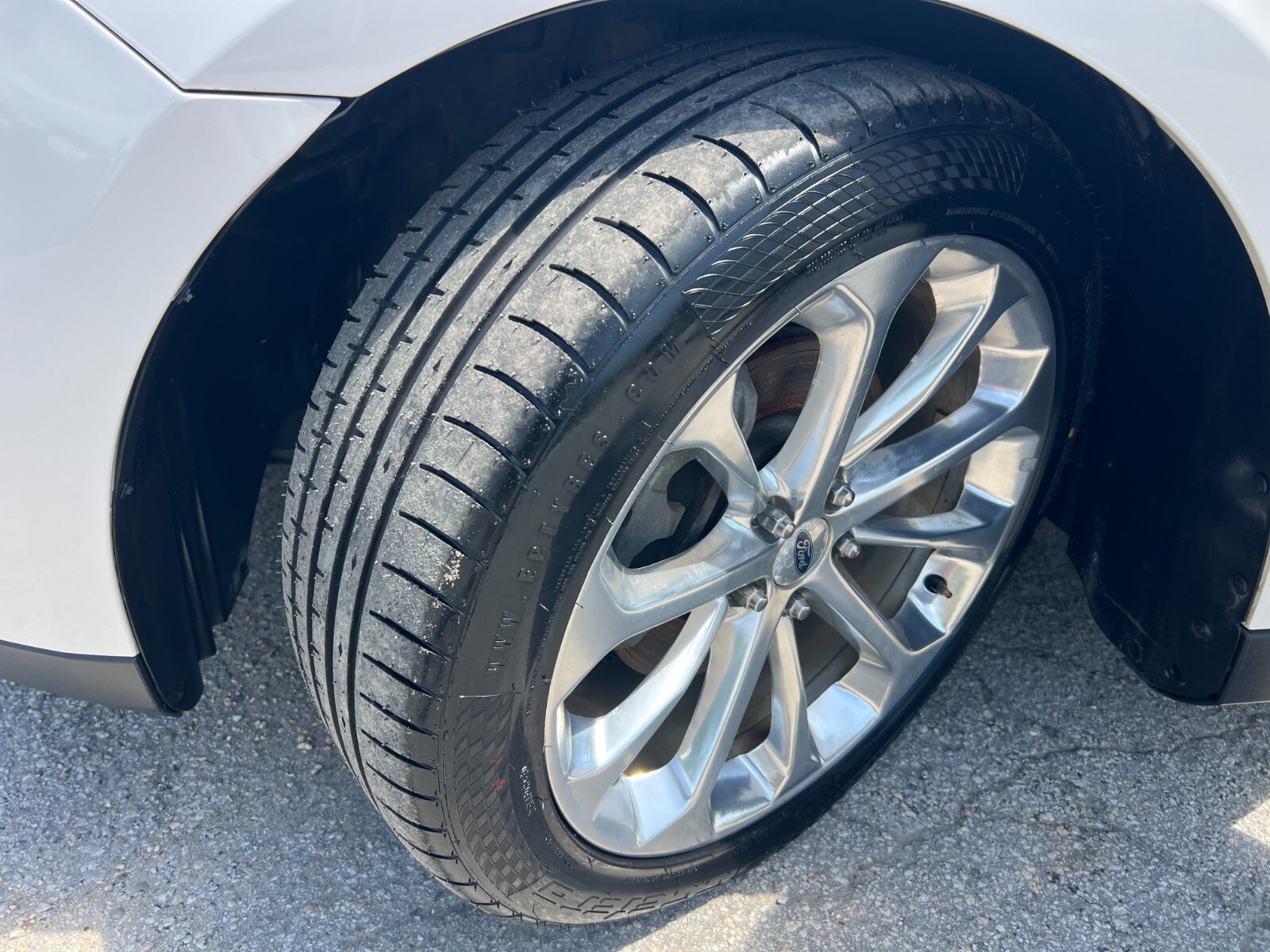 Ford Taurus - Image 10