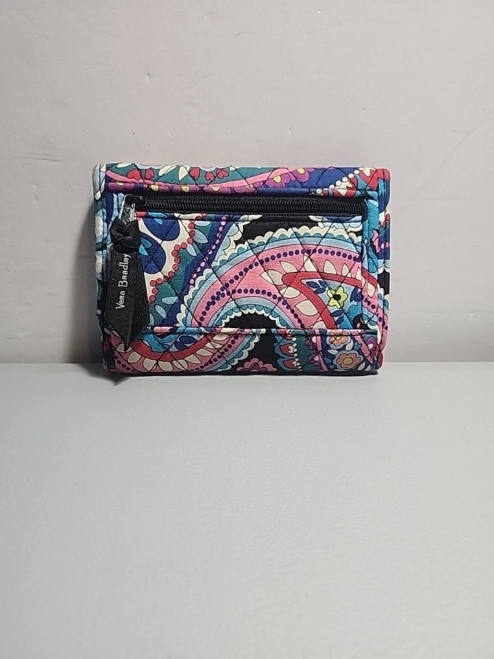 Cartera Vera Bradley Triple RFID Acolchada Patrón Floral, con Interior Negra Foto 2 de 4