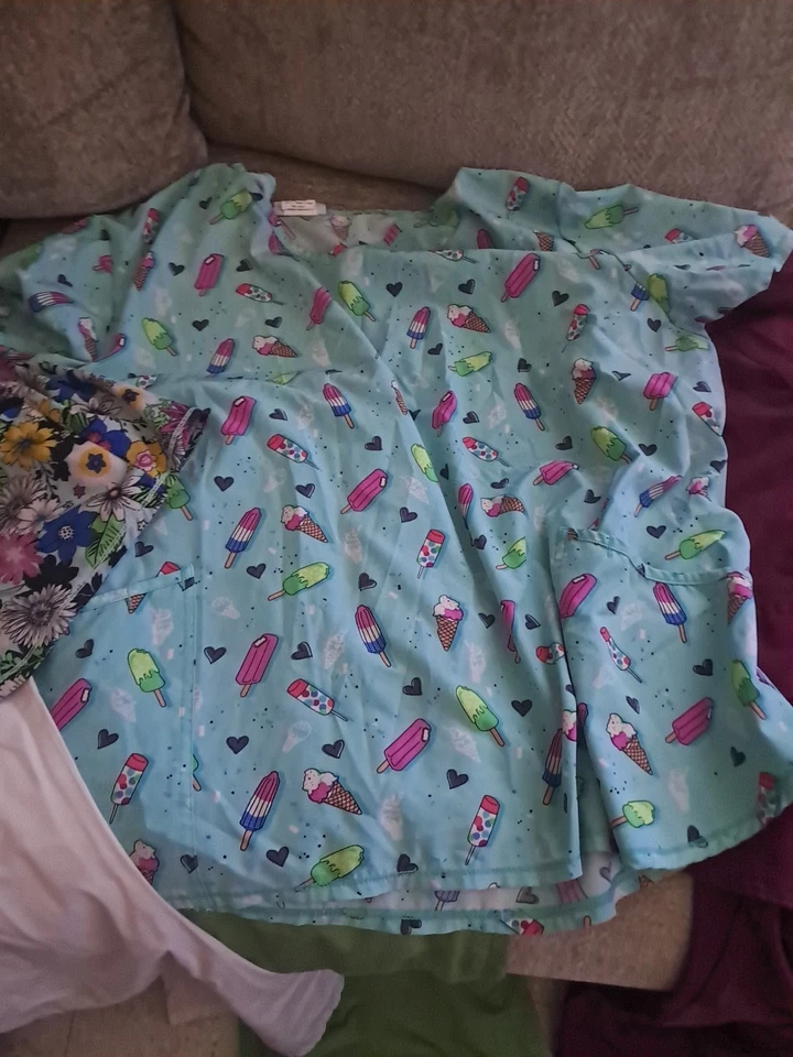 Conjunto Exfoliante Uniformes de Enfermería Talla 2/3X en Diferentes Colores y Estilos con Bolsillos Foto 2 de 4