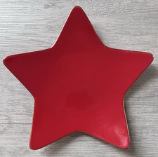 William Sonoma Red Star Shaped Holiday Dessert Salad Snack Plate 9” Gold Trim