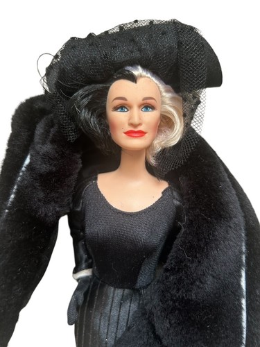 Muñeca de moda vintage Disney Cruella De Vil 101 Dálmatas Glenn Close 1996 - Imagen 2 de 9