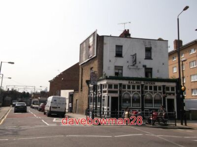 FOTO EISENBAHN TAVERNE BETHNAL GRÜNES WIRTSHAUS AN DER KREUZUNG DER GLOBUSSTRASSE