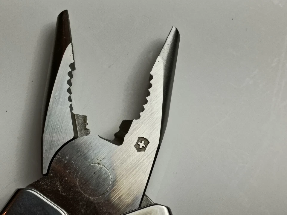 Kit de ferramentas Victorinox SwissTool CS Plus com bolsa de couro (53946) - Imagem 4 de 4