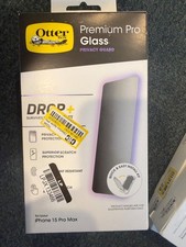 OtterBox Premium Pro Glass Privacy Guard iphone 15 pro max