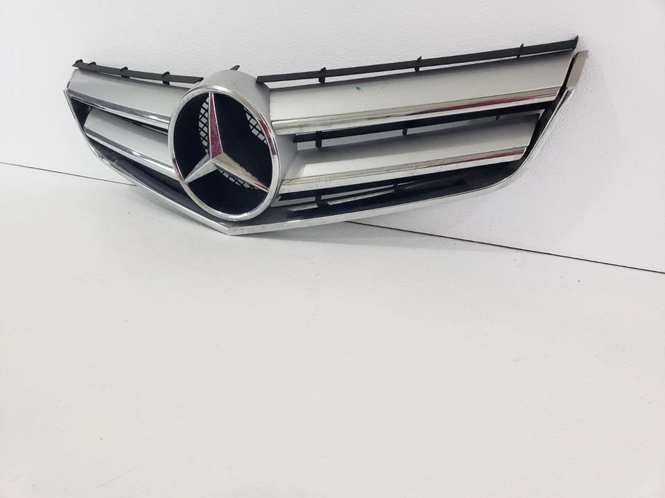 grills oct 908 09 10 11 12 14 2008-14 Mercedes-benz C300 C350 A2078880183 Grill Foto 2 de 4