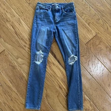 Levi’s 721 Jeans Women’s 28 Blue High Rise Skinny Distressed Denim Holes