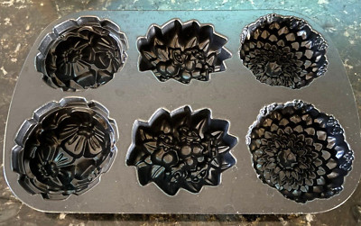 Nordic Ware Floral Mini Cakes Bundt Pan Cast Aluminum Non-Stick 6 Cup Never Used