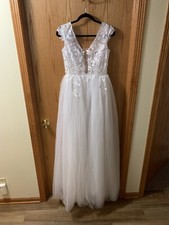 Wedding Dress Size 6 Brand New Never Worn