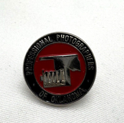 Professional Photographers of Oklahoma Lapel Hat Coat Pin Photography Blue Red