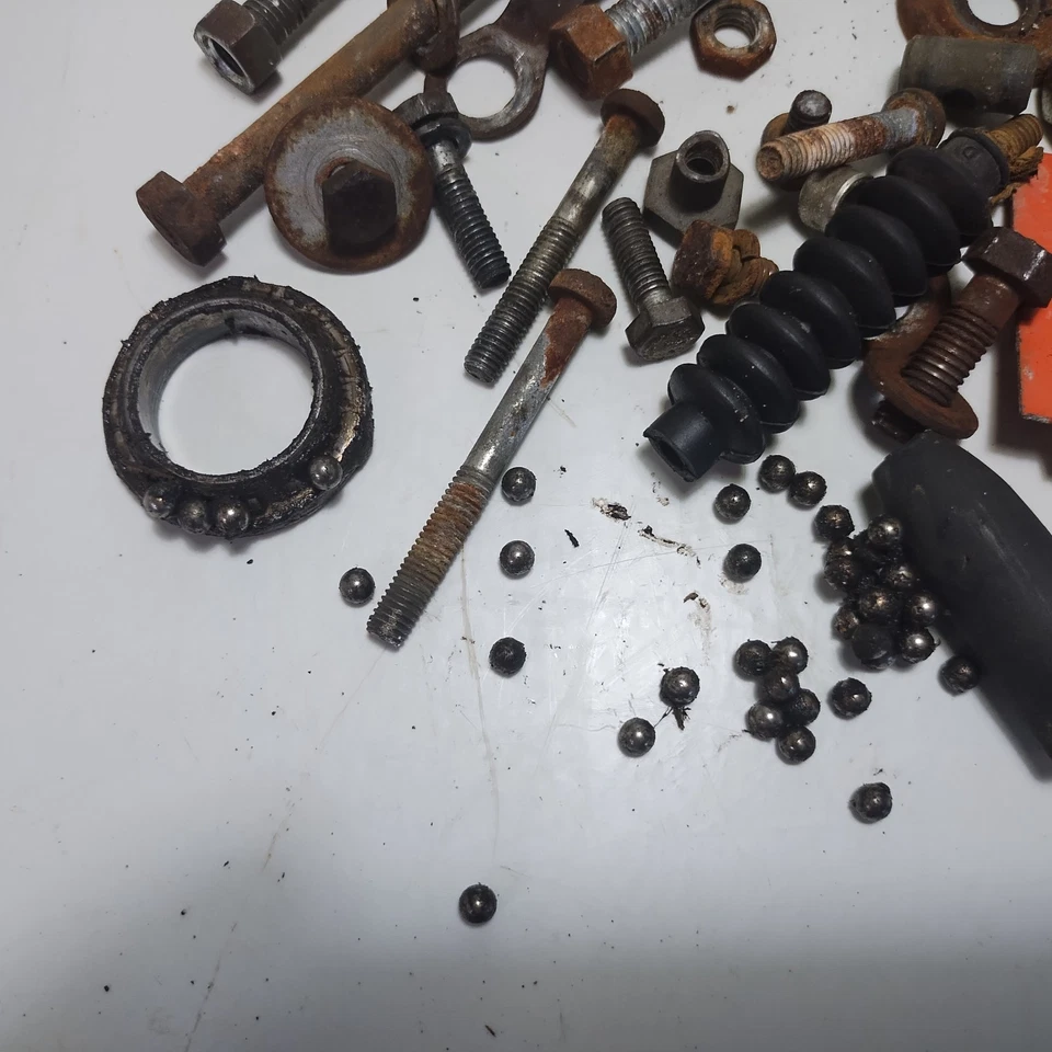 Suzuki AC50 AC 50 1970 misc. Lote de pernos de tuercas de hardware Foto 2 de 4