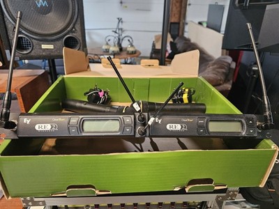 Electro-Voice RE-2 Wireless Rackmount Microphone Receiver, XLR 3-Pin, Black
