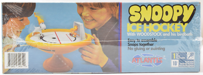 Atlantis 5696 Peanuts Snoopy and Woodstock Bird Bath Ice Hockey