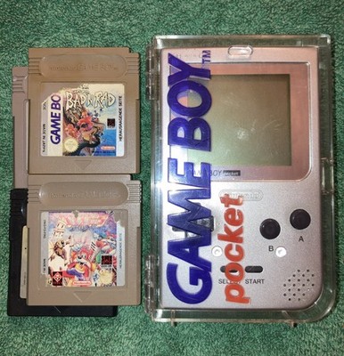 Nintendo Game Boy Pocket MGB-001 silber + 4 Spiele & Acryl Case