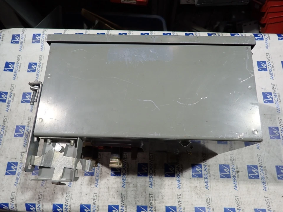 Enchufe de bus cuadrado D PFA32030GN 3 fases 4W 30 amp 240v interruptor estilo busway interruptor Foto 3 de 4