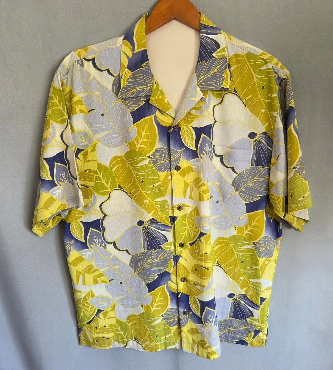 Tommy Bahama Shirt Men’s 100% Silk Hawaiian Floral Palm Fronds Yellow Blue Size