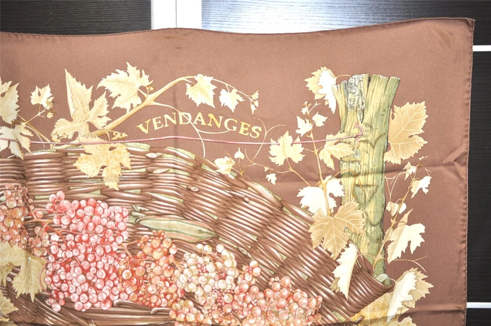 Authentic HERMES Carre 90 Scarf "VENDANGES" Silk Brown 4092N - Image 3 of 4