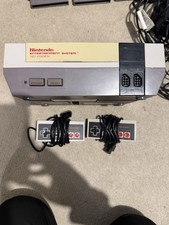 Nintendo Nes Original Console Plus 5 games and 2 Controllers