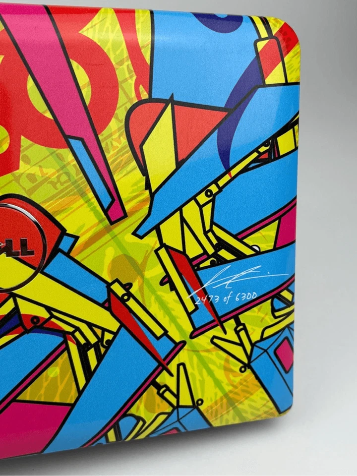 Laptop Dell Inspiron Mini 10 Tristan Eaton edición limitada Windows 7 edición de inicio Foto 2 de 4