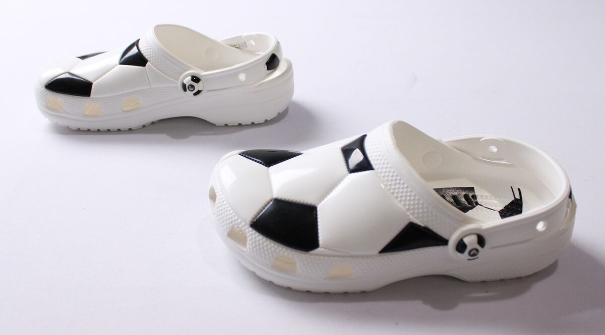 Crocs Unisex Kid's Classic Soccer Clogs JL3 White/Black Size Crocs Unisex Kid's Classic Soccer Clogs JL3 White/Black Size