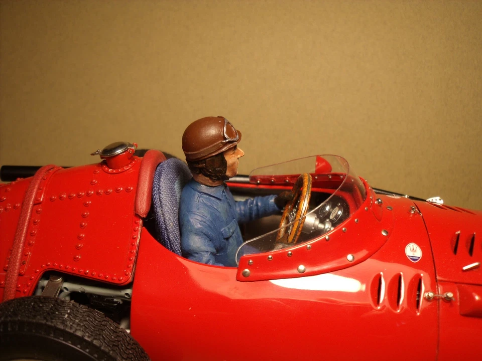 1/18 FIGURE  FANGIO  DRIVING  MASERATI  VROOM  UNPAINTED  CMC  CMR  MINICHAMPS  - Image 3 of 4