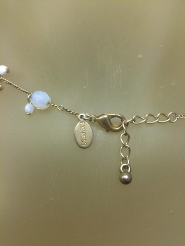 EXPRESS NECKLACE ~ CLUSTERS OF Shades of WHITE Opaque & Translucent BEADS - Picture 3 of 4