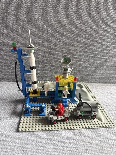 Vintage LEGO 483 Alpha-1 Rocket Base Classic Space Complete 3 Astronauts