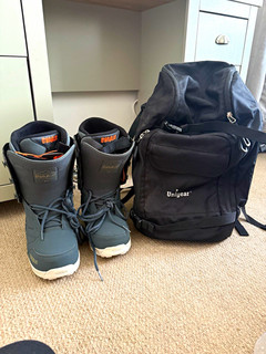 ThirtyTwo Men’s Snowboard Boots & Unigear snowboard black backpack