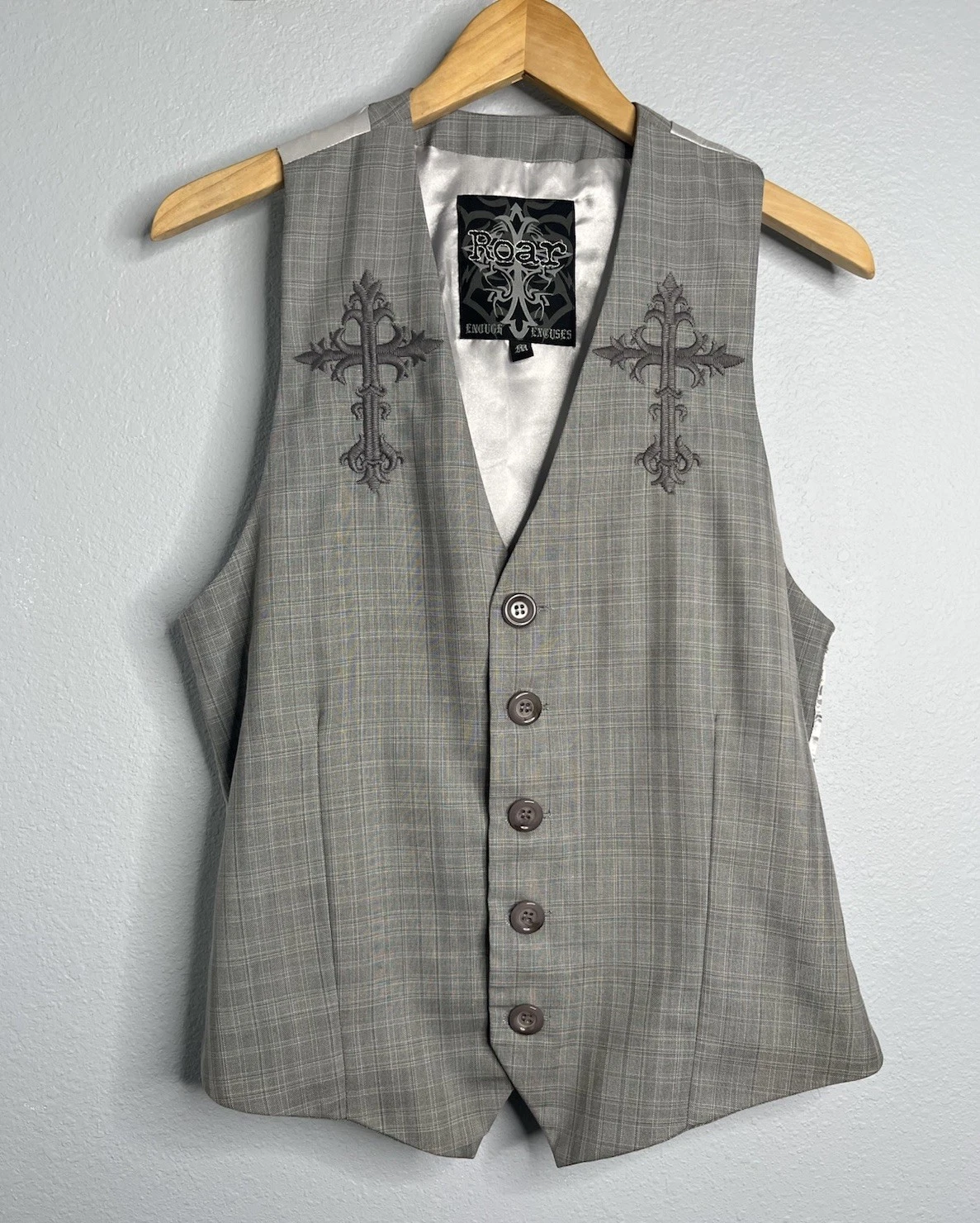 Roar Vest Mens M Gray Button Up Embroidered Cross - product detail image 1