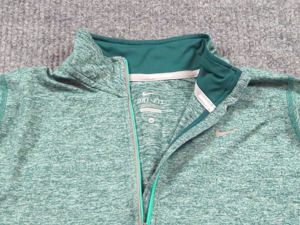 Женский пуловер Nike средний зеленый Dri Fit с длинным рукавом 1/4 на молнии для бега  - Изображение 2 из 4