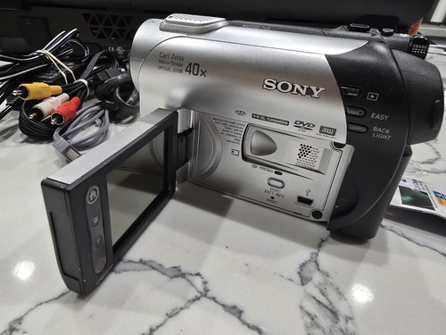 Sony Handycam DCR-DVD108 mit Akku, Ladegerät und Kabeln. Schneller Versand - Bild 2 von 9