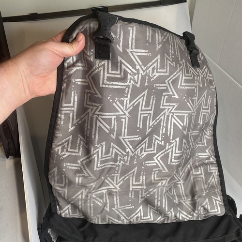 OGIO 16" Laptop Messenger Bag Embroidered Logo on Back of Bag Black- - 第 8/19 張圖片