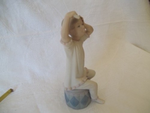 "Estatuilla de porcelana Lladro niña lavándose el cabello retirado 8,5""" - Imagen 5 de 12
