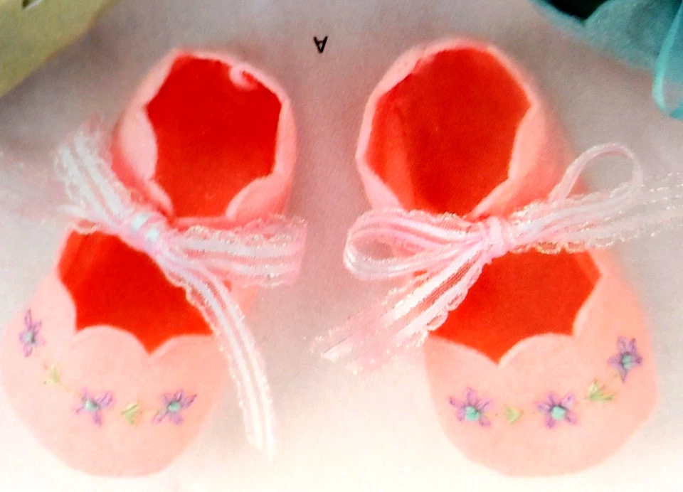 It's So Easy SIMPLICITY 2397 Babies Felt Booties in 2 Styles Ribbons One Size - Image 4 of 4