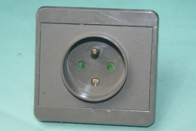 Prise de courant 2P+T LEGRAND en saillie blanc - 086027