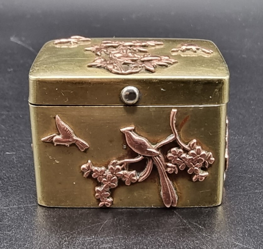 ANTQ JAPANESE MIXED METAL COPPER ON BRASS PILL/SNUFF BOX MEIJI