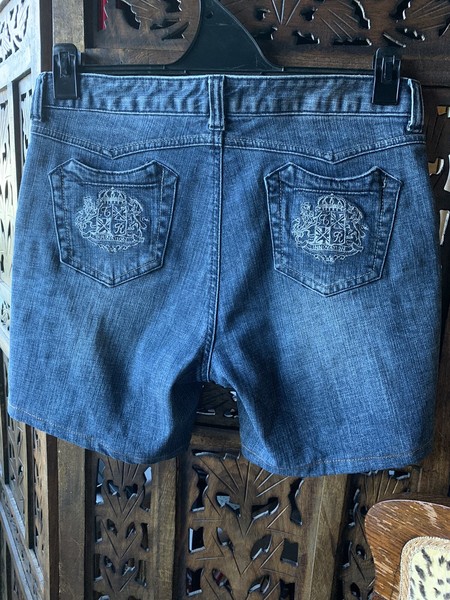 Coolia Brand Jean Shorts embroidered Pockets.Firm Stretch.size 10 Laundered.