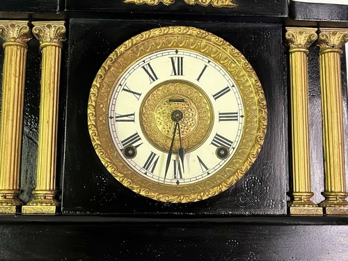 Antiguo Reloj Estante Ingraham Mantle Madera Negra Pat. 1882 8 días con llave para reparación - Imagen 3 de 9