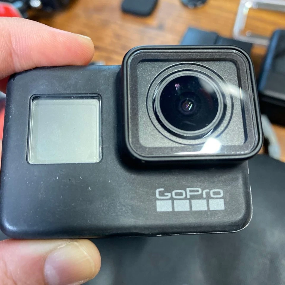 Cámara de Acción GoPro HERO7 con Accesorios y 3 Baterías Estado Probado Foto 2 de 4