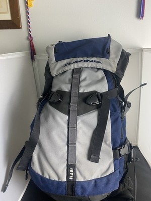 DAKINE Blade Black Hiking Backpack Nylon Adjustable Hip Belt Buckle Zip Unisex