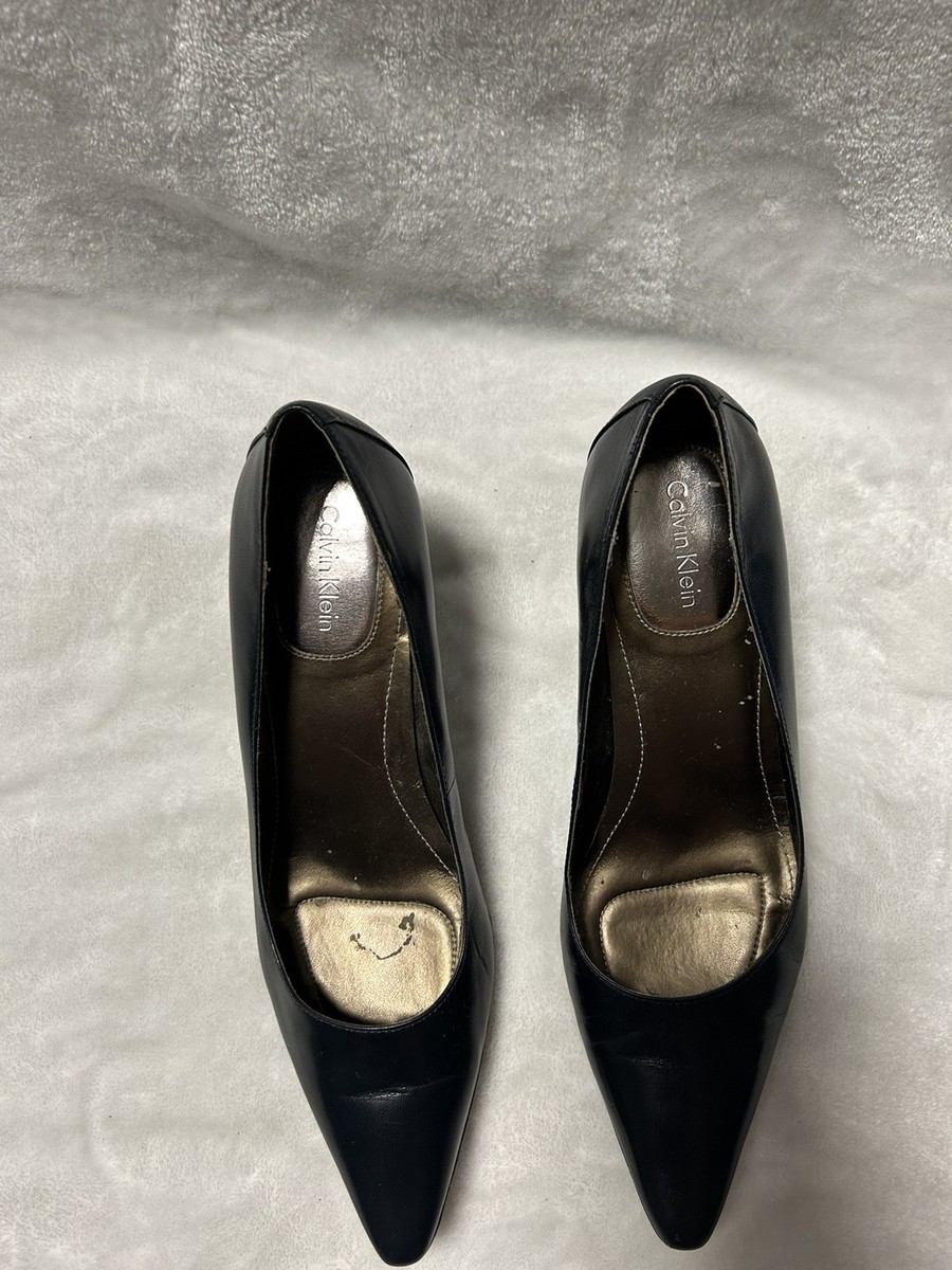 Calvin Klein black close toe pointed toe pumps heels size 7W View 4